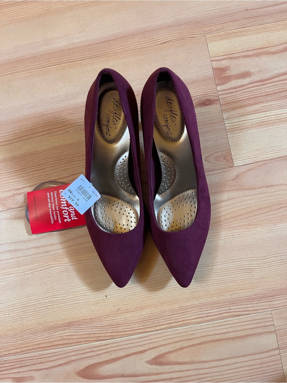dexflex comfort Pointed Suede-Effect Pump in Wine